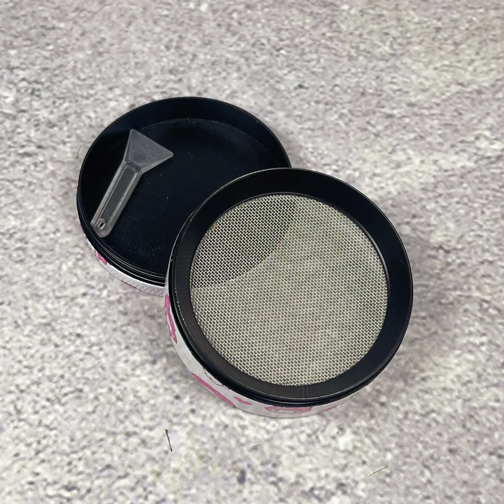 2 بوصة سانريو المعادن عشب طاحونة 4-Layers مطحنة سينامورول هاون برعم الفانيليا التبغ طاحونة العشب السيجار التدخين السجائر أداة #5