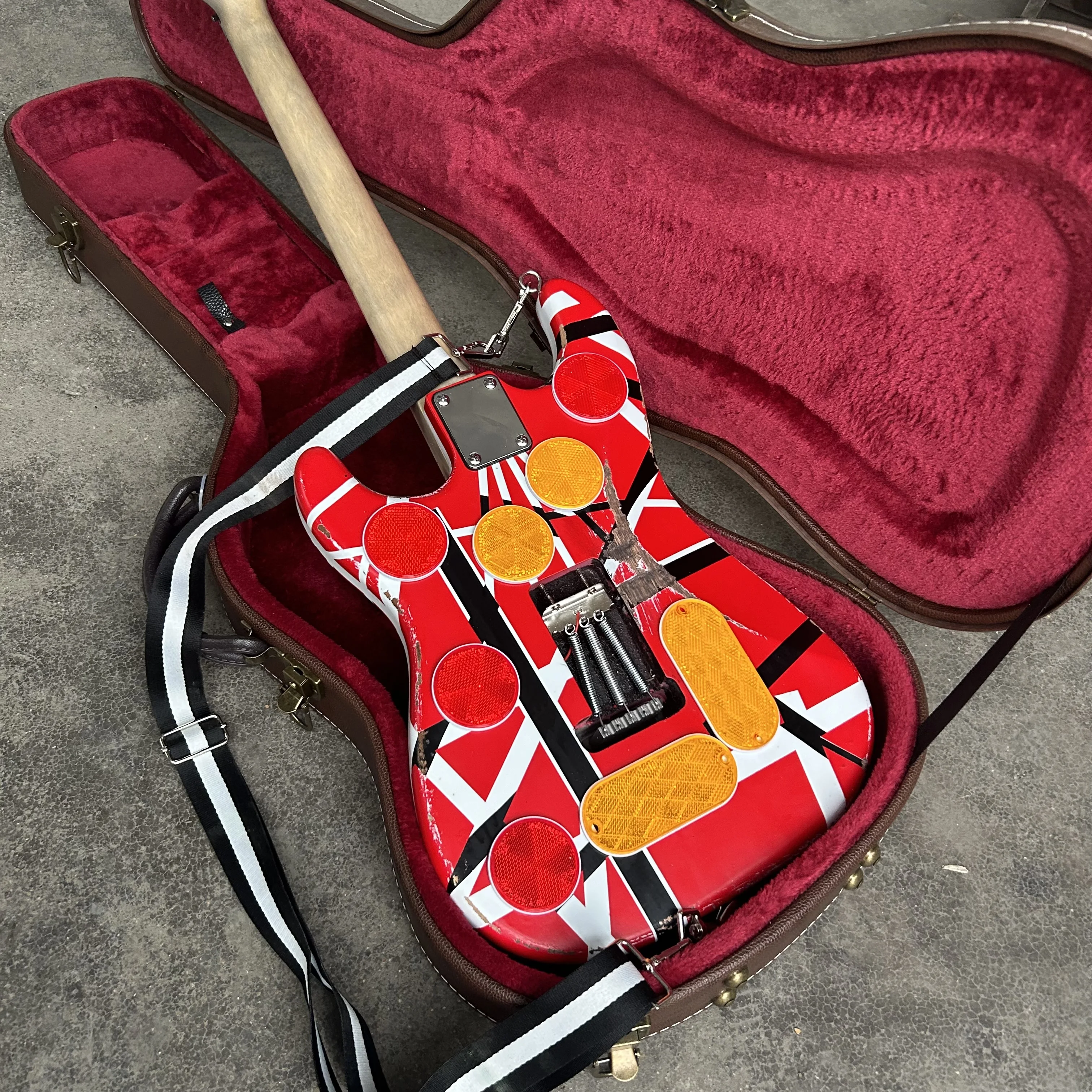 

IN STOCK, Eddie Van Halen Heavy Relic Electric Guitar/Red Body/Decorated With Black And White Stripes/Free Shipping