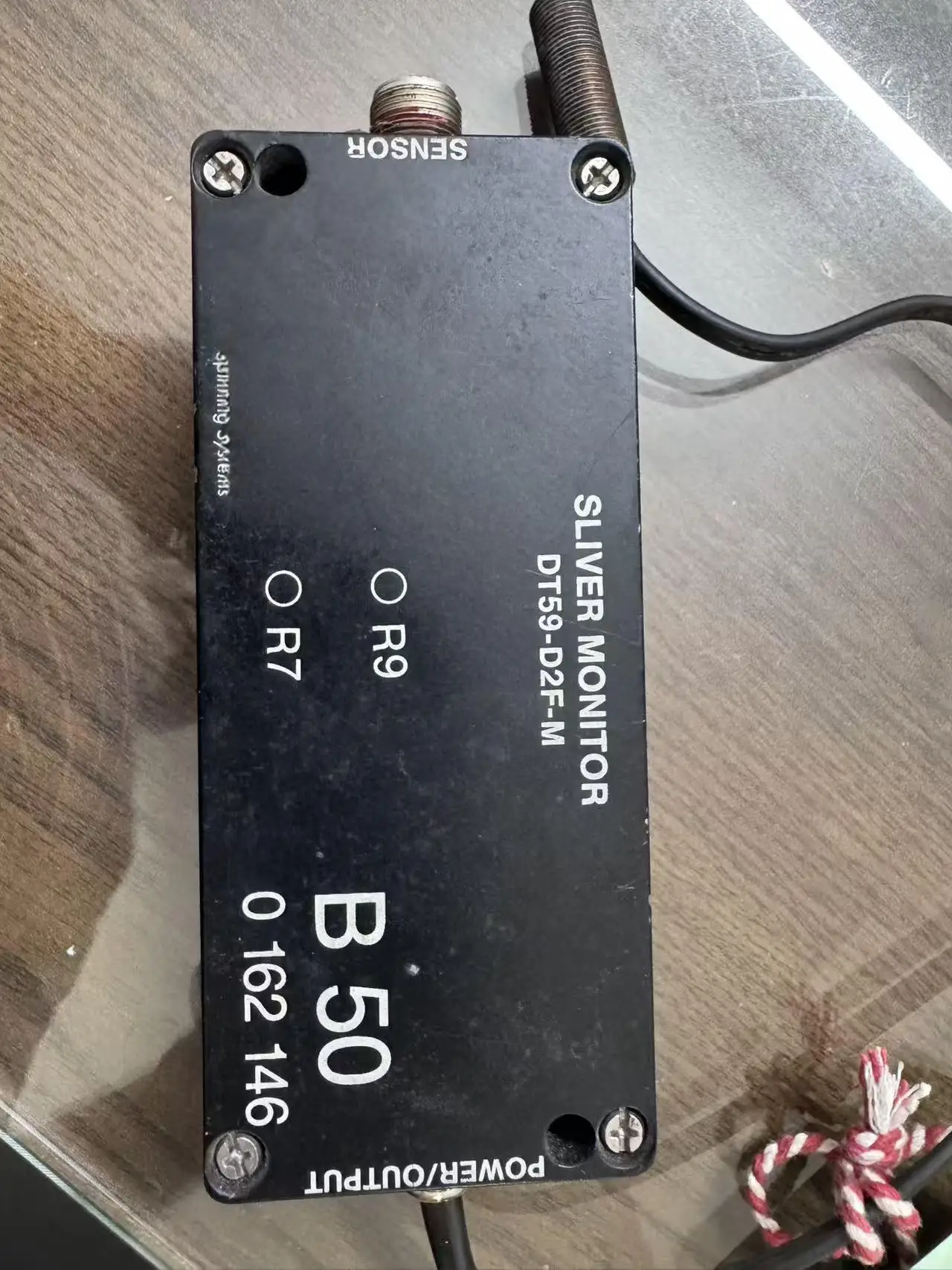 

B50 DT59-D2F-M New and original SLIVER MONITOR