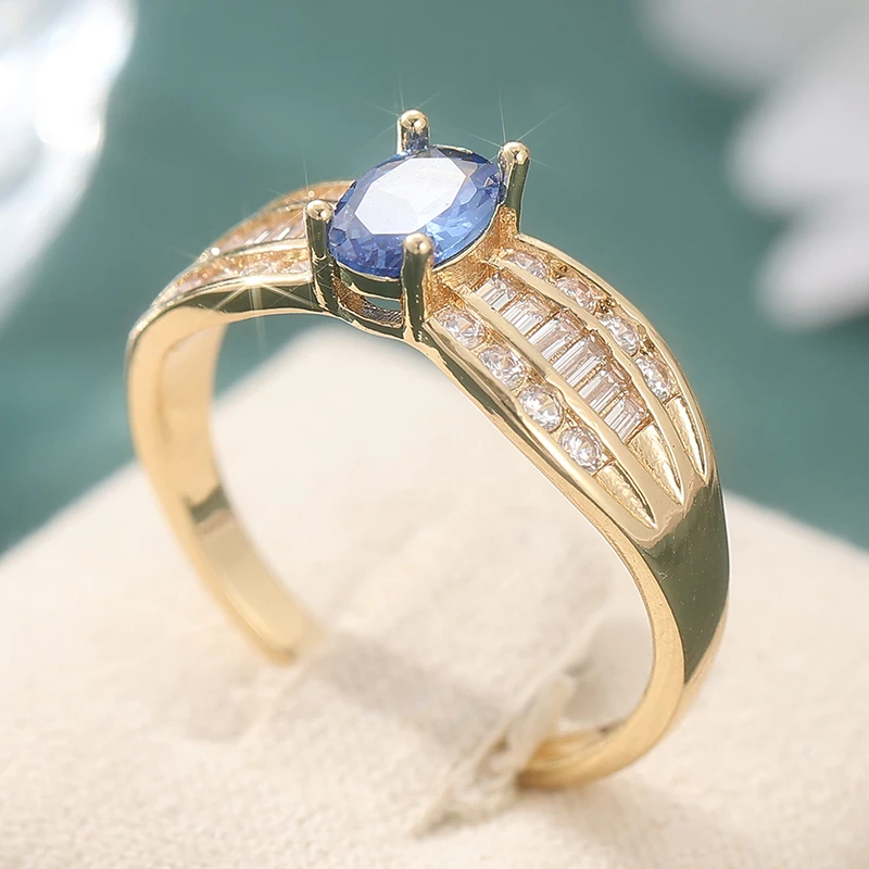 Schillernder, mit weißen und blauen CZ-Steinen besetzter Damenring, glänzende goldene Farbe, geometrisch, für den täglichen Gebrauch, Party-Schmuck, Jubiläumsgeschenk – Detail 4