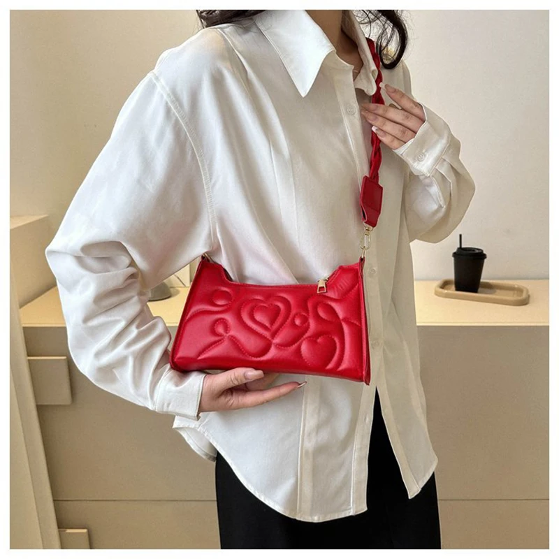 Women\'s Fashion One Shoulder Underarm Bag Personalized Love Embossed Crossbody Bag Summer Autumn Korean Minimalist Fashion Bag