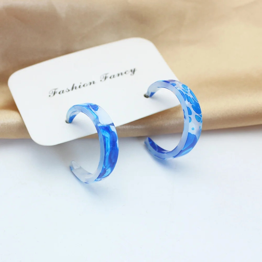 Brincos de resina acrílica com padrão azul em forma de C para mulheres, tendência coreana, polimento de ácido acético, joias geométricas, presente para meninas