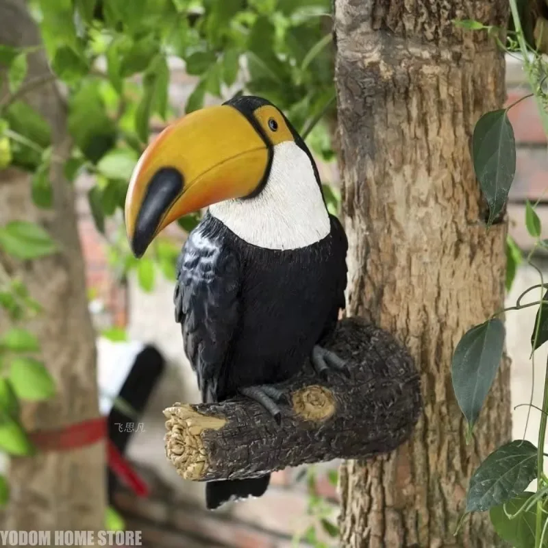 Toucan Bird Figurine Tree Hugger Decor Hanging Resin Ornaments Garden Statue Creative Simulation Animal Yard Wall Decoration