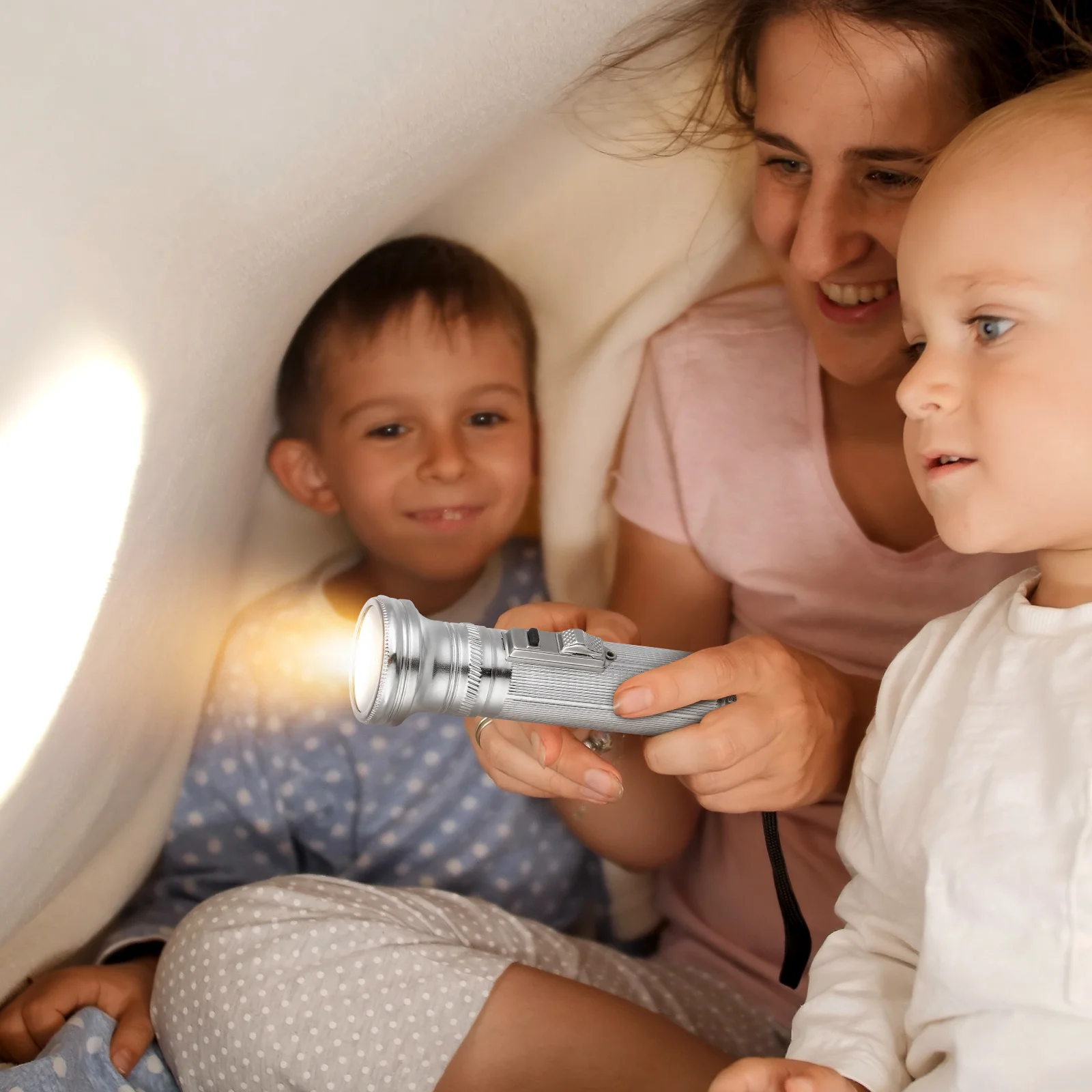 

Small Portable Metal Flashlight Old-Fashioned Vintage Outdoor Bright Light for Camping Adventure Use Small Flashlight