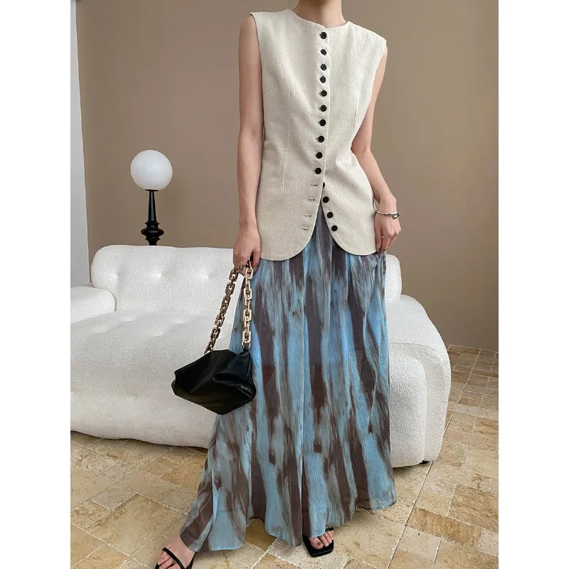 French vintage linen multi-button waistcoat with a waist-cinching design for a slim fit, new style for 2025.