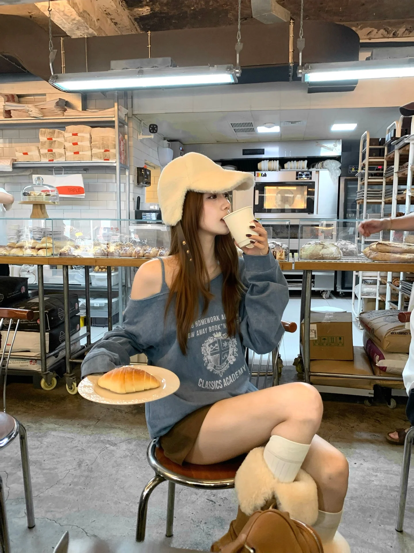 

Ретро-топ из трикотажа с принтом, свободного кроя, в стиле Teddy Club, повседневная футболка с принтом на плечах, женская хлопковая дышащая футболка с длинным рукавом.