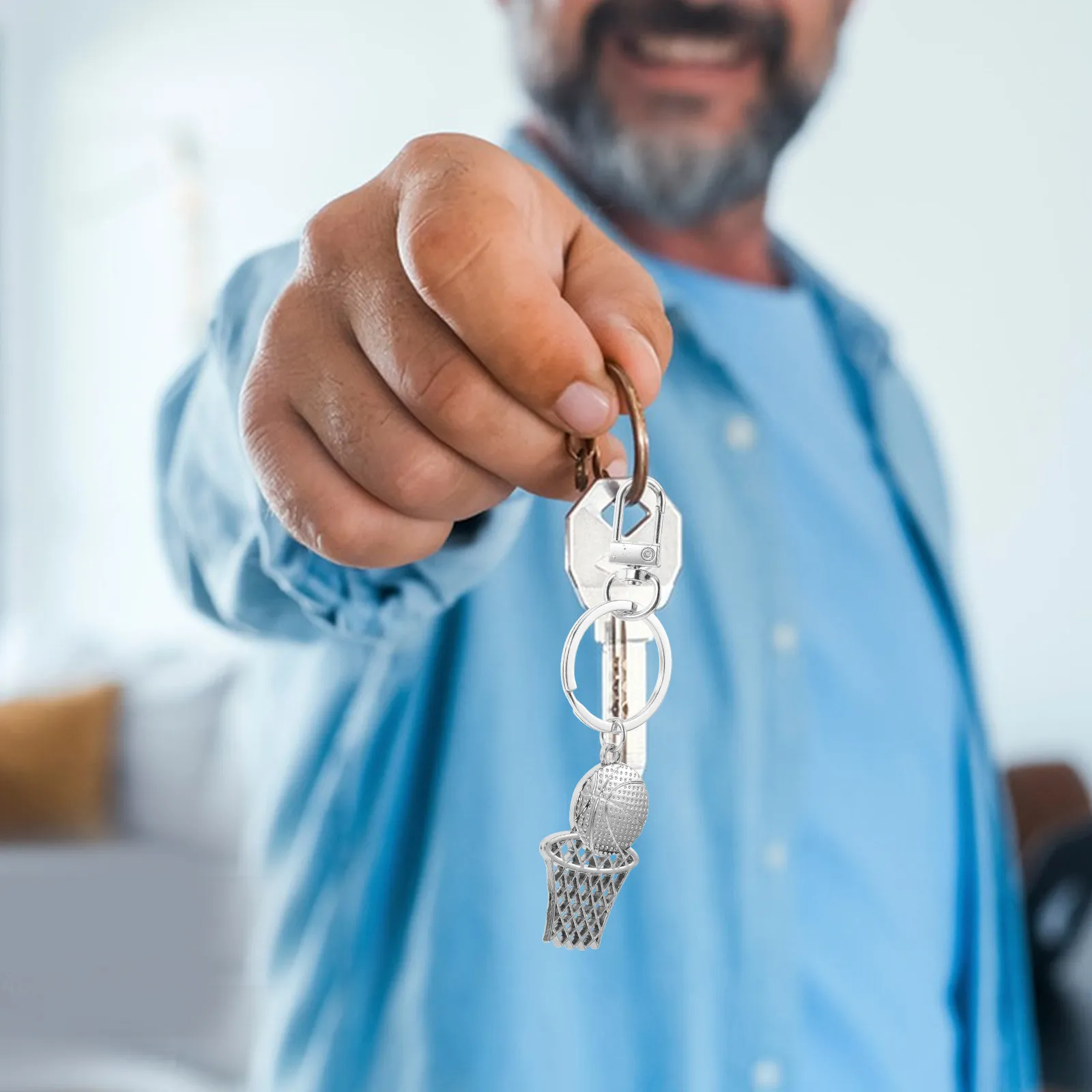 

Изысканный баскетбольный брелок для любителей спорта, металлический кулон с тонкой отделкой, сувенир для фанатов, украшение для сумки