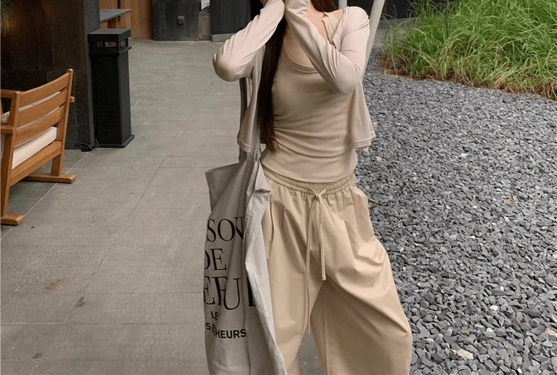 A Complete Set of Casual Sports Suits for Women's Senior Sense 2026 New Suspender Wide-leg Pants Three-piece Set