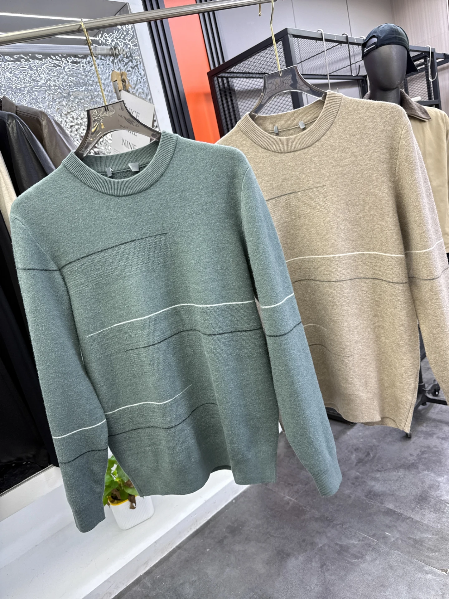 

Thiened Fce Warm Knitted Sweater round Ne Casual Striped Embroidery Men's Casual Faion Soft Thi Warm Knitwear