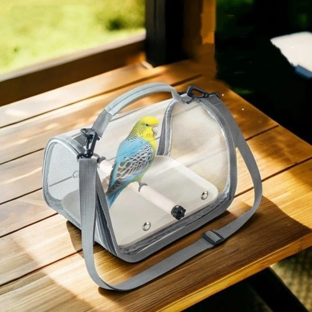 

Переносная сумка-переноска для птиц с дышащей сеткой, деревянной подставкой, большой вместимостью и прозрачным окном для перевозки попугаев