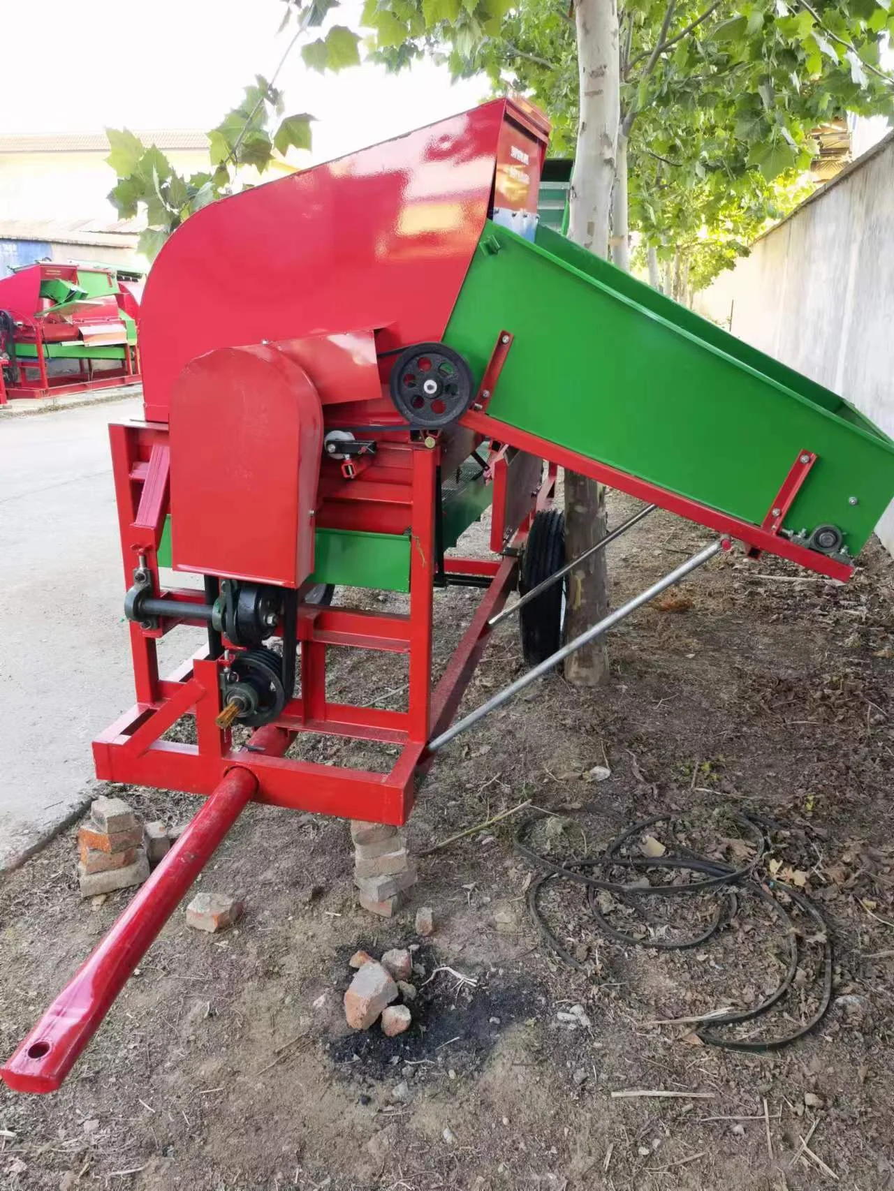 Agricultural Automatic Peanut Harvester Groundnut Picker Machine