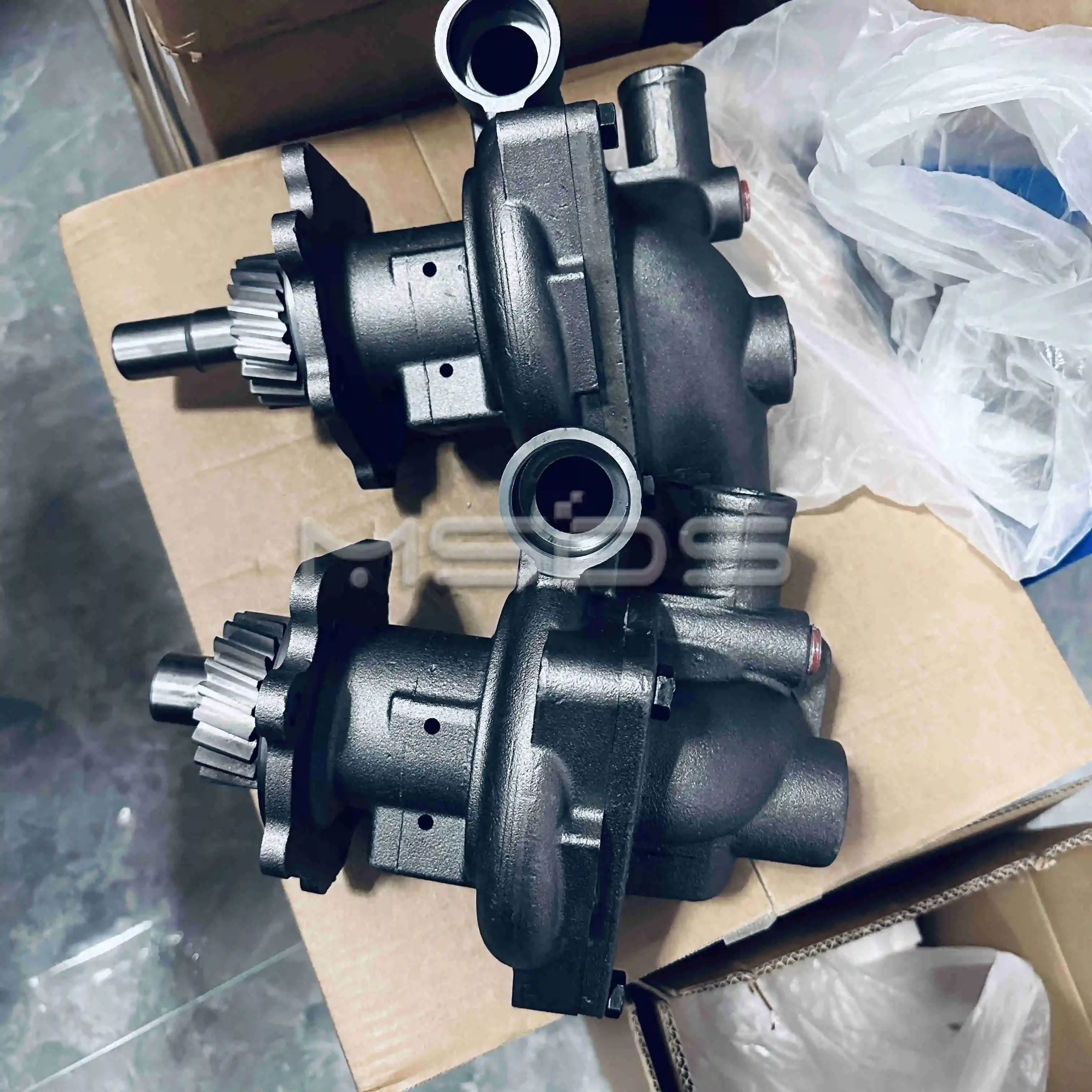 M11 ISM11 QSM11 Cummins Engine Parts Water Pump 4955705 4955707 2882144