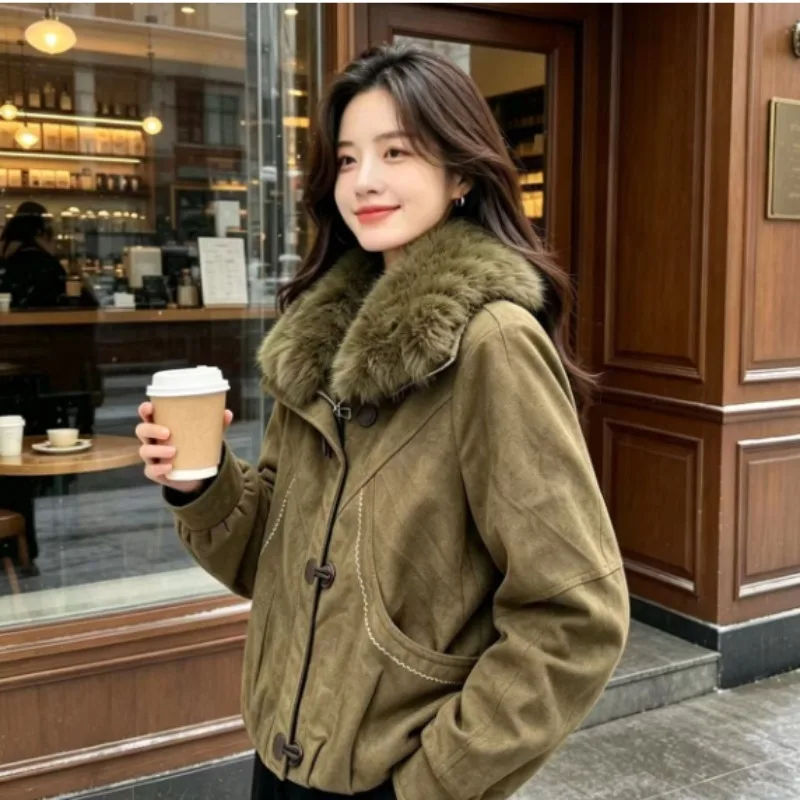 2026 European-style Large Lapel Padded Thick Short Parka Coat for Women, New Winter Fashion Warm Jacket Cotton Clothing Trend