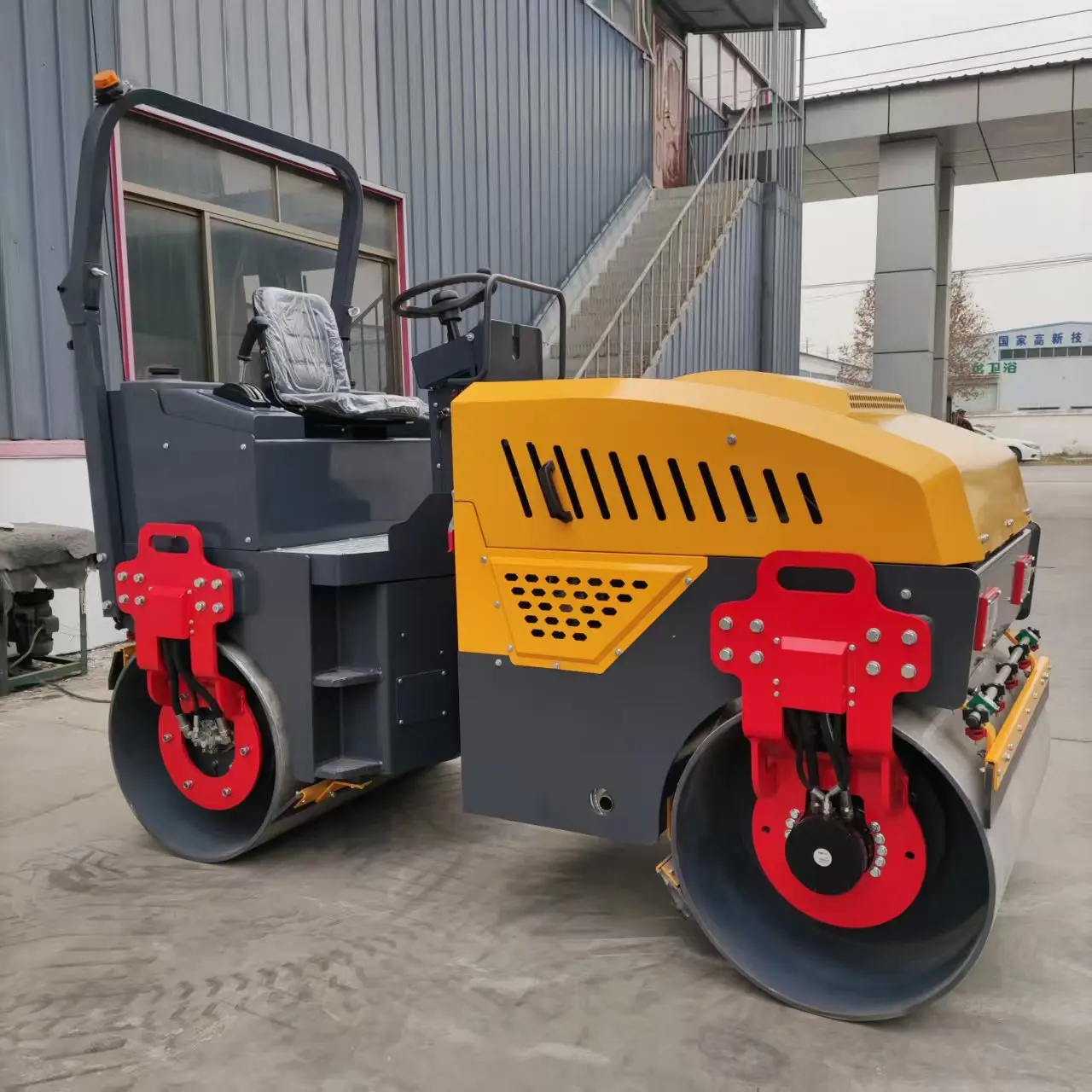 Factory Direct Sales of Brand New 3-ton Hydraulic Water-cooled Diesel Engine Ride-on Road Rollers At Special Low Prices.