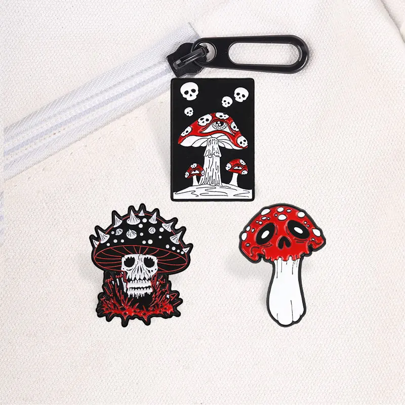 Gotischer Totenkopf Pilz Punk Emaille-Abzeichen Dunkle Nischenästhetik Pin Rot Schwarz Sporen Knochen Metallbrosche Revers-Accessoire Geschenk – Detail 4