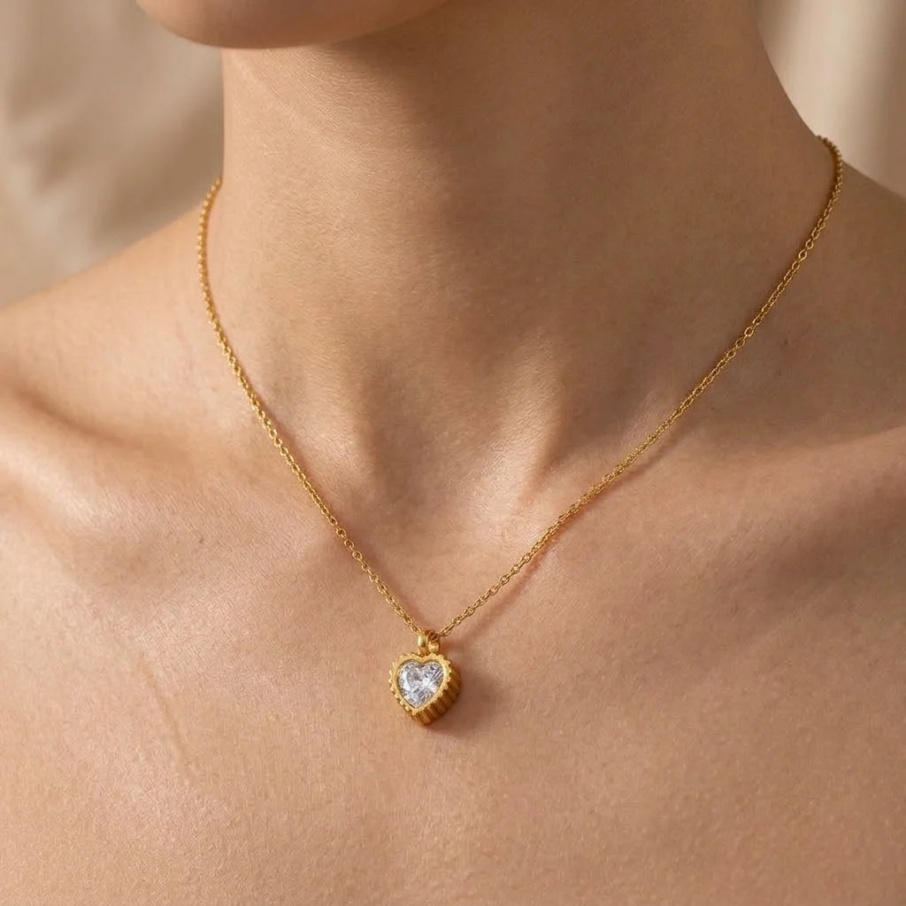 5 Stück Edelstahl-Anhänger mit winzigen, kristallklaren Zirkonia-Steinen in Herz-, Quadrat- und Tropfenform für Armbänder, Halsketten und Schmuckherstellung. – Detail 10