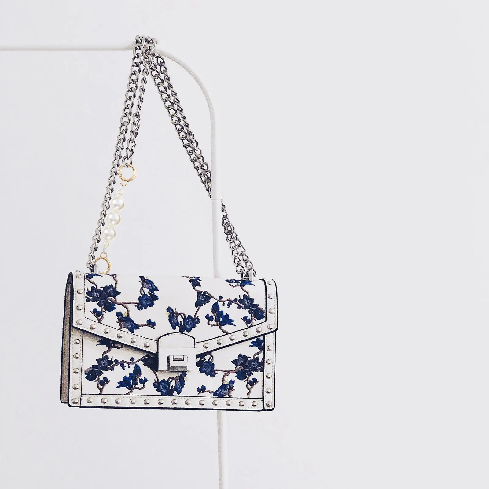 

4Pcs Handbag Extension Chain Stylish Lightweight Bag Chain for DIY Clutches Mini Handbags No Handles Clutches Handle