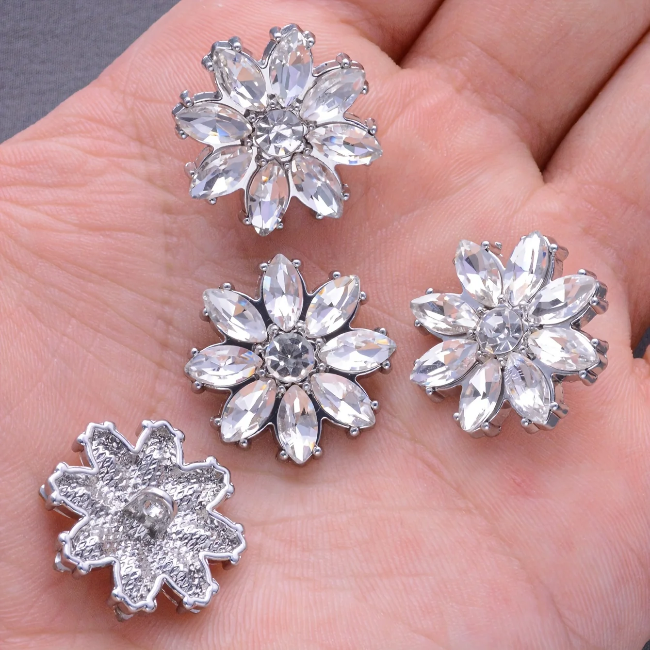 4/8 قطعة أزرار خياطة معدنية فضية سميكة على شكل زهرة كريستال Mariquesa متألقة فاخرة للملابس مجوهرات ذاتية الصنع