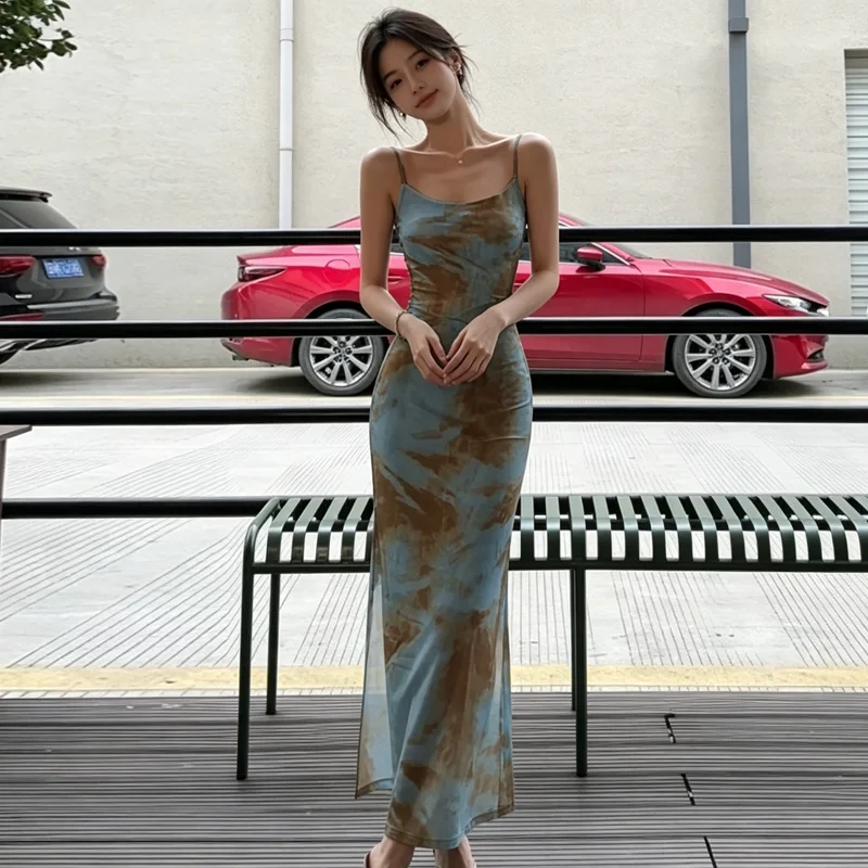 Retro Blue Gradient Strap Dress Summer Beach Vacation Style Gentle Waist Cinching Bodycon Skirt High Waist A-Line Dress