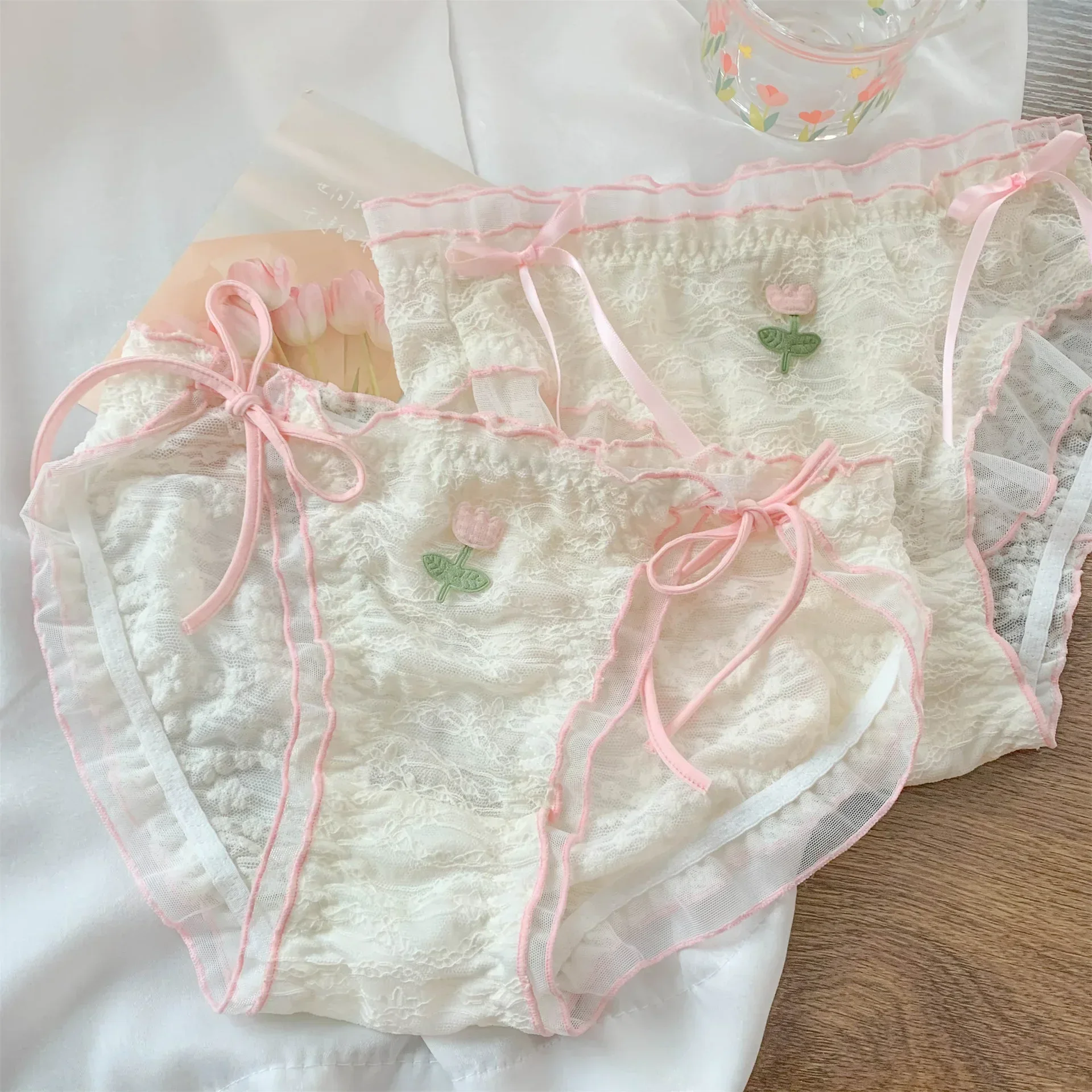 Celana dalam wanita renda jala manis Jepang 2024 baru seksi pinggang sedang nyaman dan bersirkulasi mode segitiga celana pendek wanita