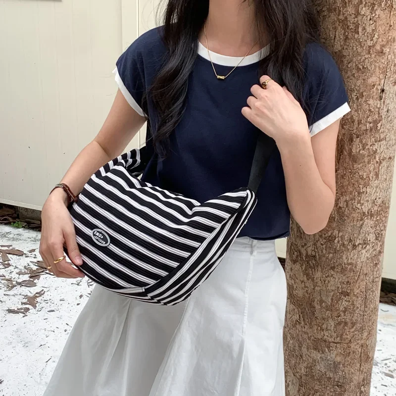 

Black and White Striped Crossbody Bag for Women Simple and Casual Crescent Dumpling Bag Large Capacity Versatile Bag