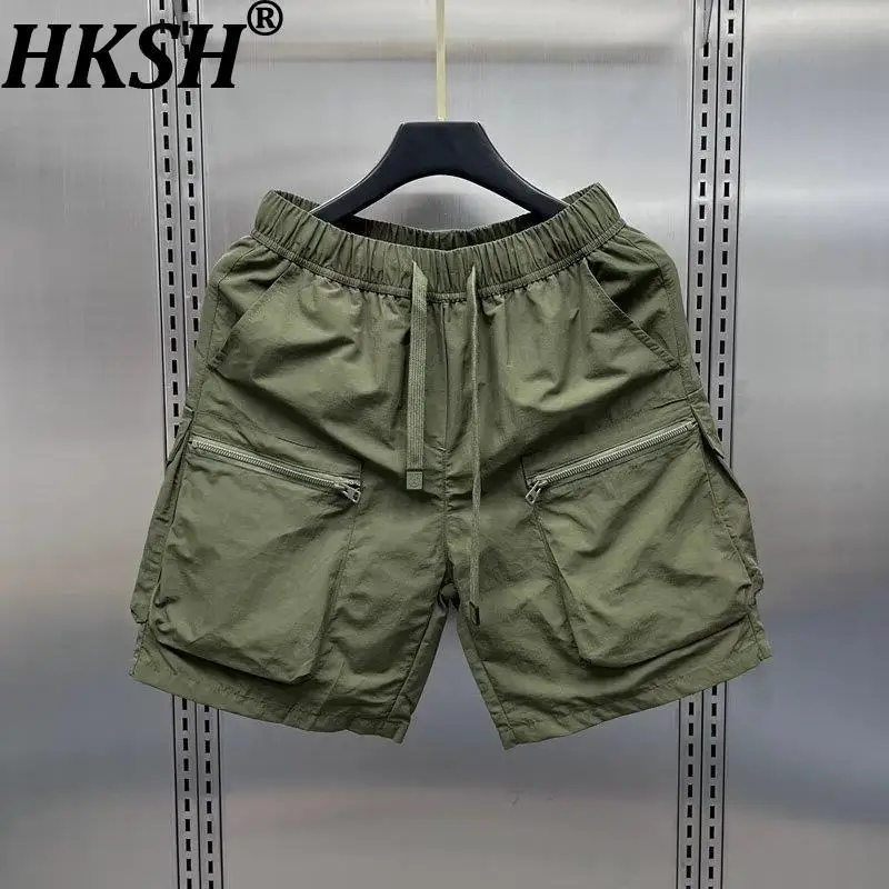 

HKSH Новые летние мужские тонкие повседневные шорты свободного кроя для активного отдыха, быстросохнущие, с карманами на молнии, дышащие, укороченные брюки-капри HK21310