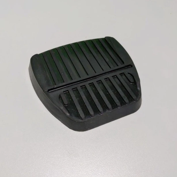 

2 шт. детали для вилочного погрузчика, накладка на педаль тормоза сцепления для вилочного погрузчика Toyota 7FD/7FG/8FD/8FG10-30 OEM 31319-20540-71