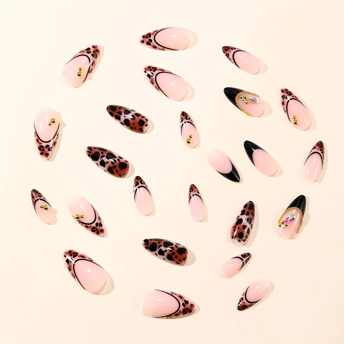 24 uñas postizas en forma de almendra, puntas francesas negras brillantes con estampado de leopardo y detalles dorados, cobertura completa para mujeres