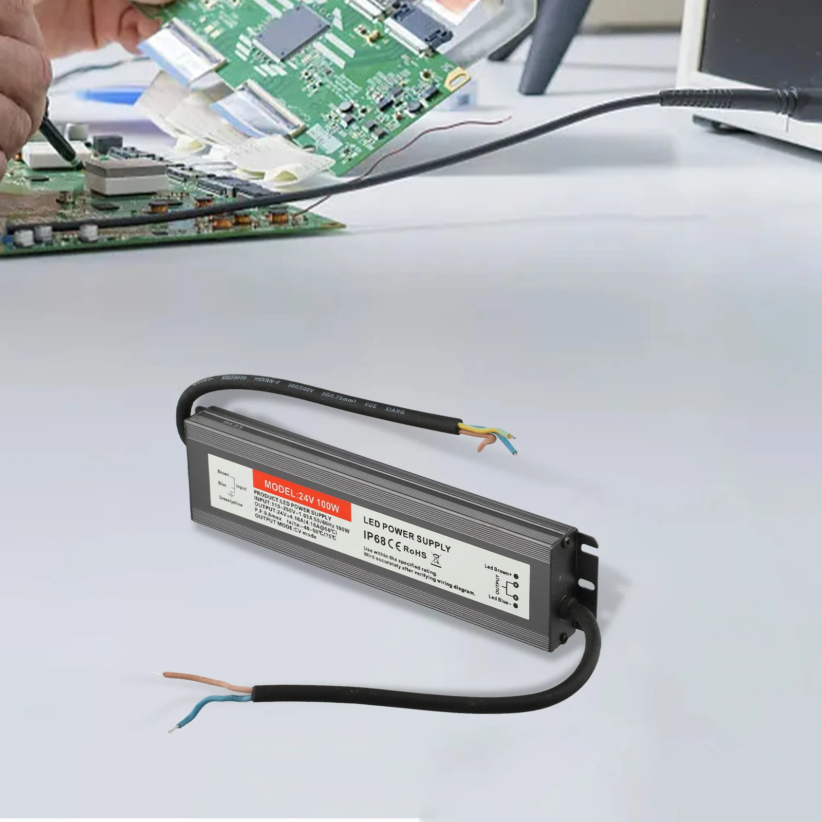 Adattatore da 100 W Driver LED Illuminazione esterna Protezione da sovraccarico Design robusto e affidabile per telecamere CCTV 221 * 53 * 20MM