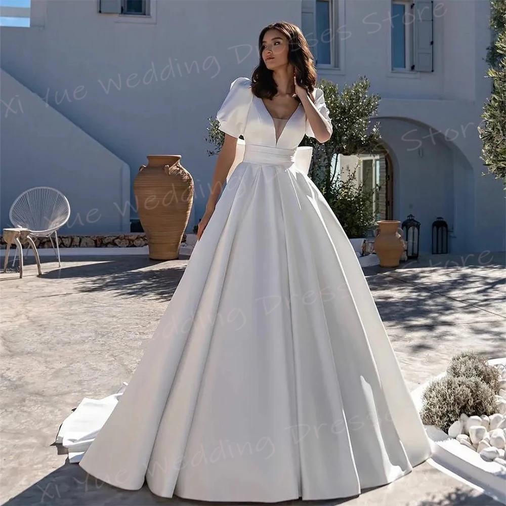 Abiti da sposa da donna semplici e moderni A Line affascinanti abiti da sposa con scollo A V nuovi abiti arricciati senza schienale A maniche corte Novias Boda