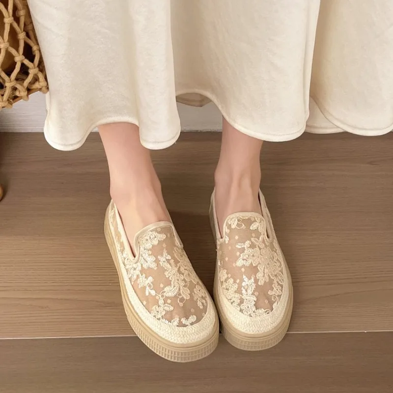 

2026 New Lace Mesh Flat Shoes Versatile Women Comfortable Casual Single Shoes Slip