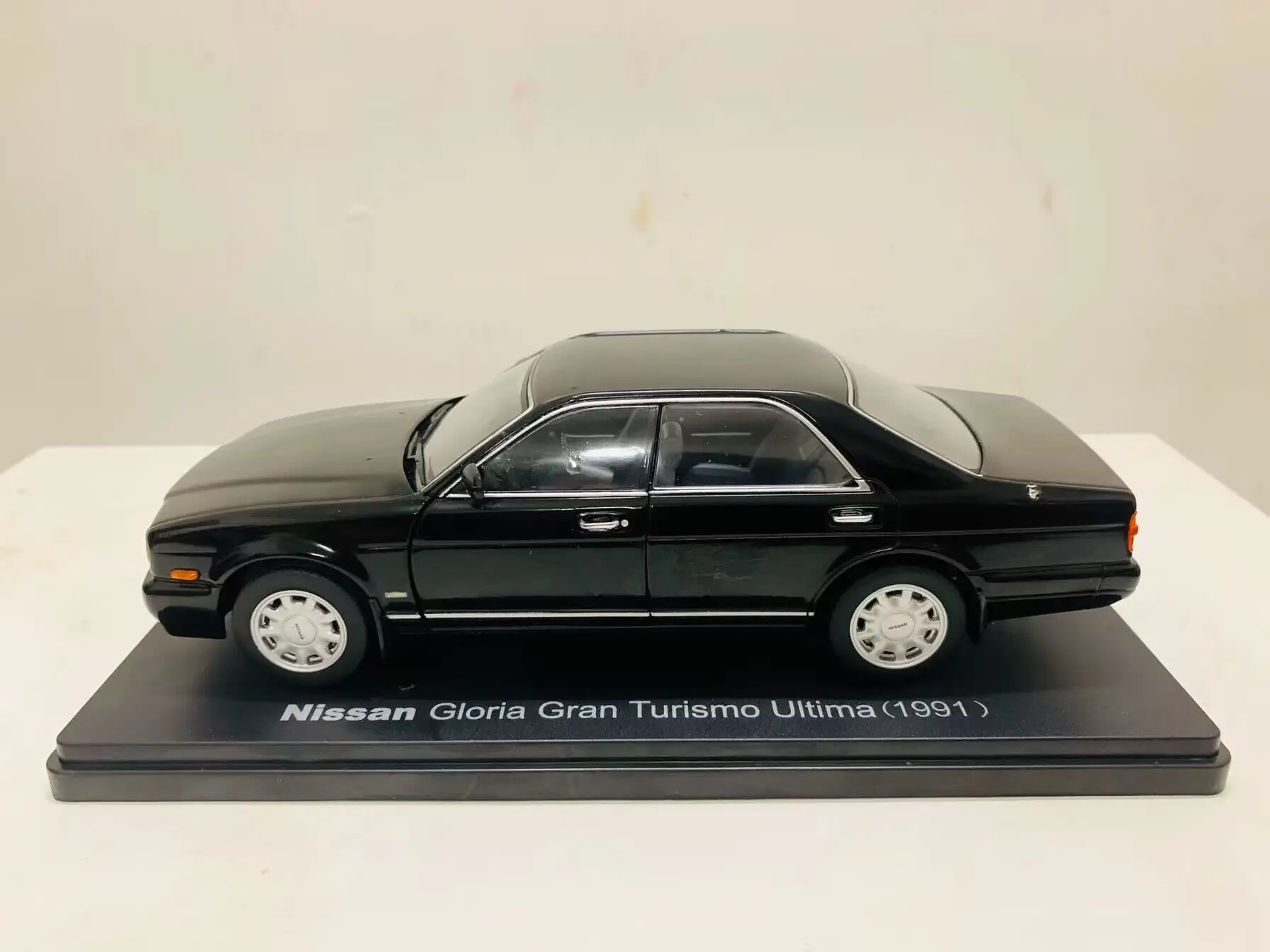 

1/24 Scale Die-Cast Model Car Gloria Gran Turismo Ultima 1991 Door Open Children's Birthday Gift Toy Scene Decoration