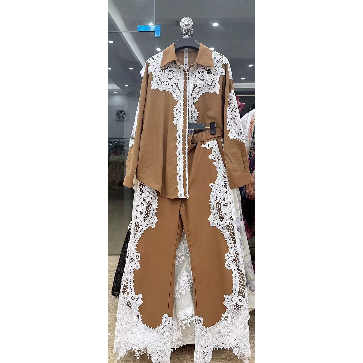 

A new style of American retro high street layering casual pants with a loose design