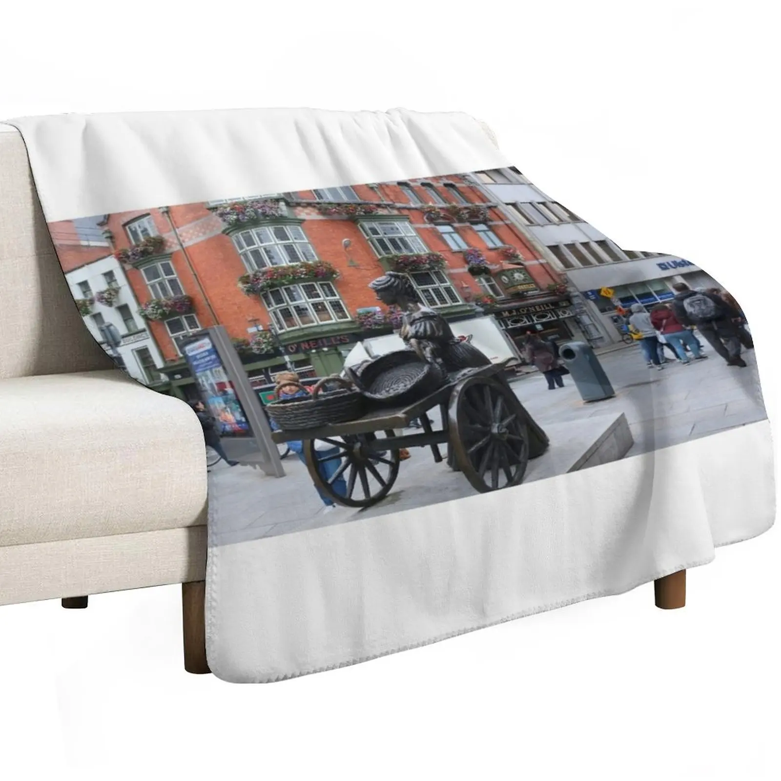 Statue of Molly Malone Throw Blanket Cute Plaid blankets ands Flannel warm for winter wednesday Tourist Blankets