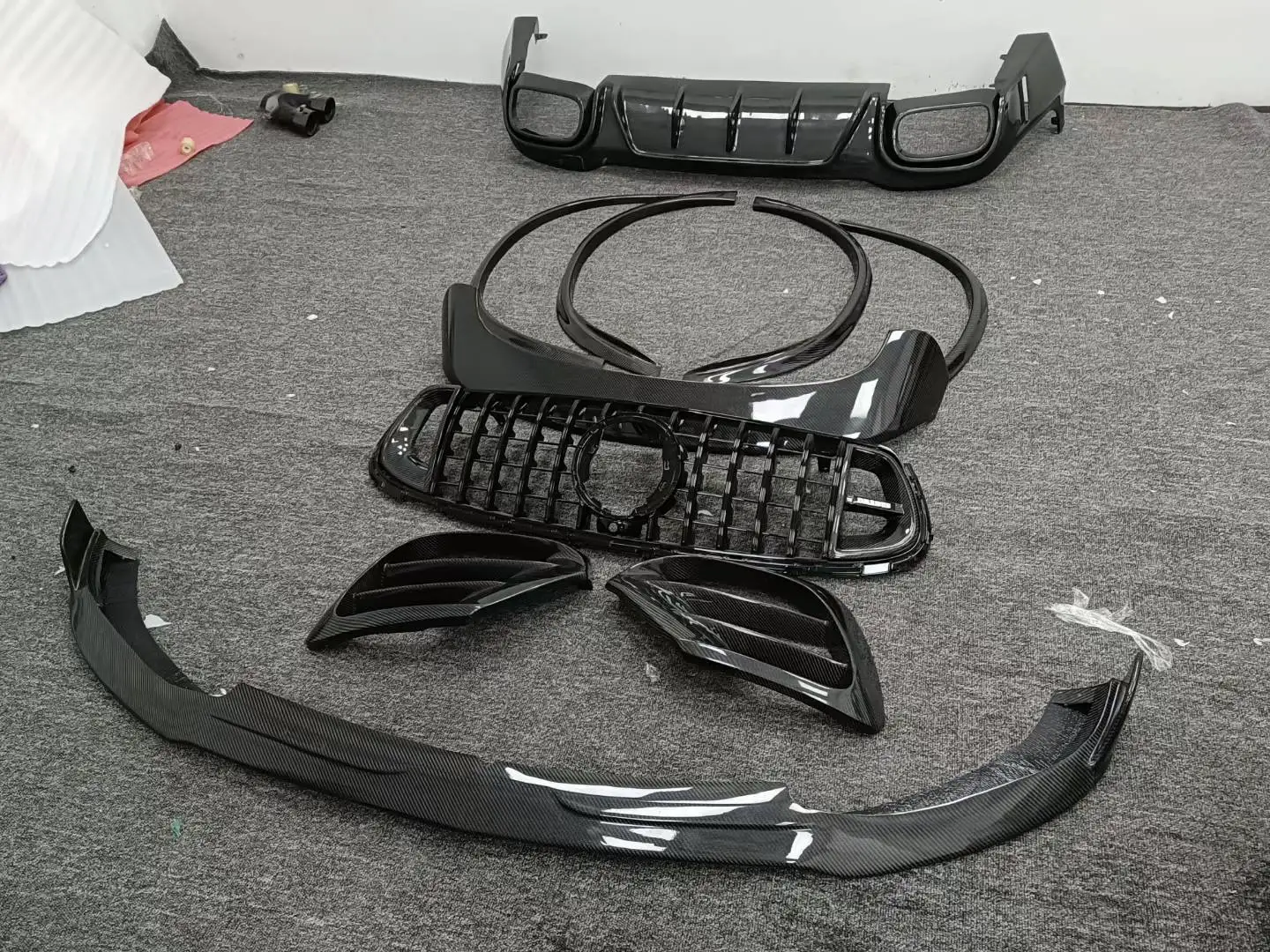 طقم هيكل من ألياف الكربون Runde لسيارة MercedesBenz GLC63 SUV كوبيه 20-22 ترقية برابو الجبهة الشفة الخلفية الناشر عجلة الحواجب مصبغة #2