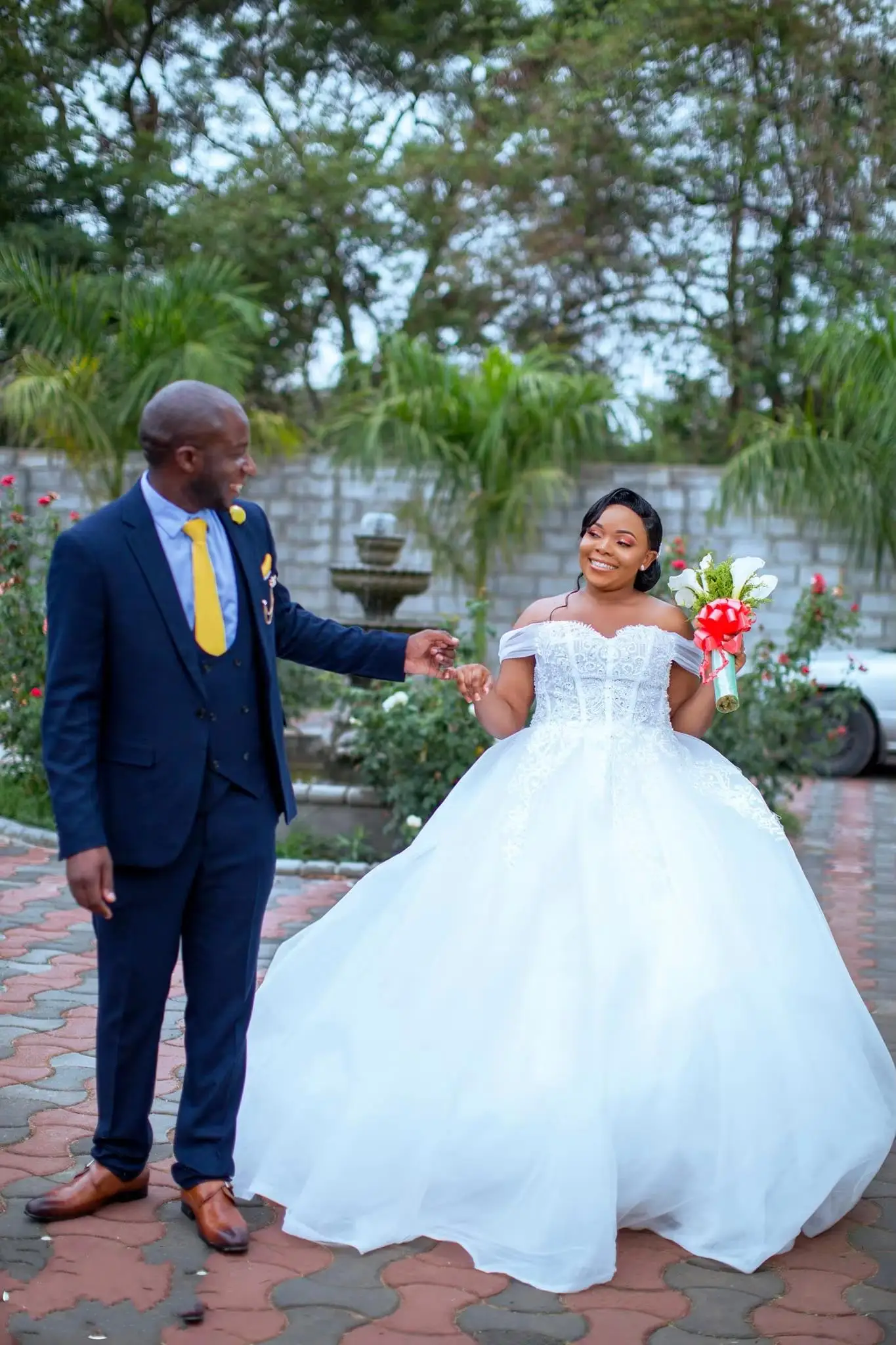 تخصيص أفريقيا دبي مطرز قبالة الكتف الدانتيل يصل ثوب الزفاف تول الحبيب الرقبة الكرة ثوب الزفاف زائد الحجم