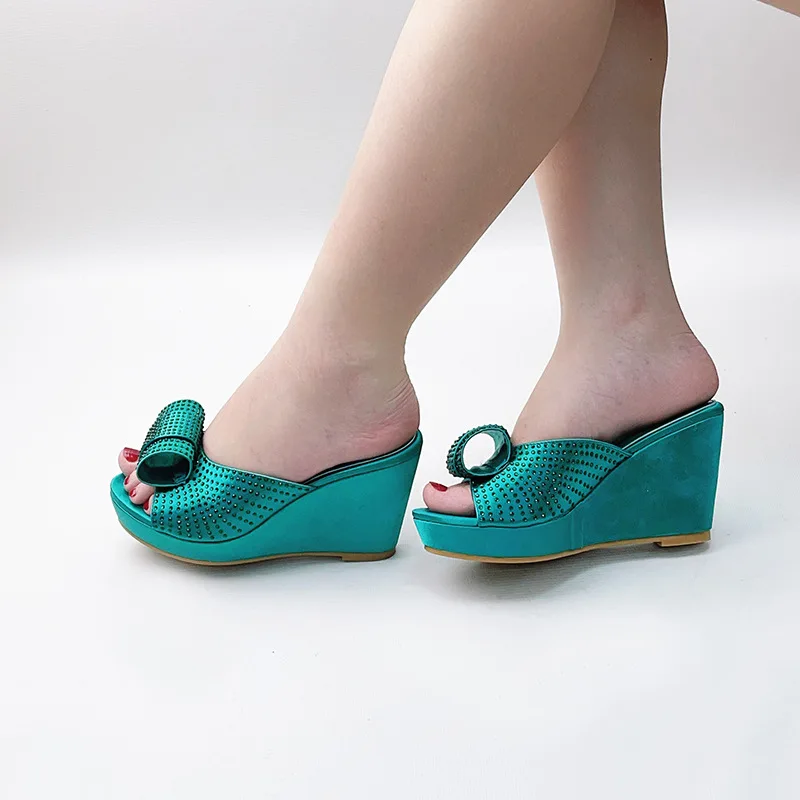 

New Summer Style Rhinestone All-Match Slippers for Women - Non-Slip Plastic Wedge Heel Sandals, Fashionable Outdoor Thick-Soled