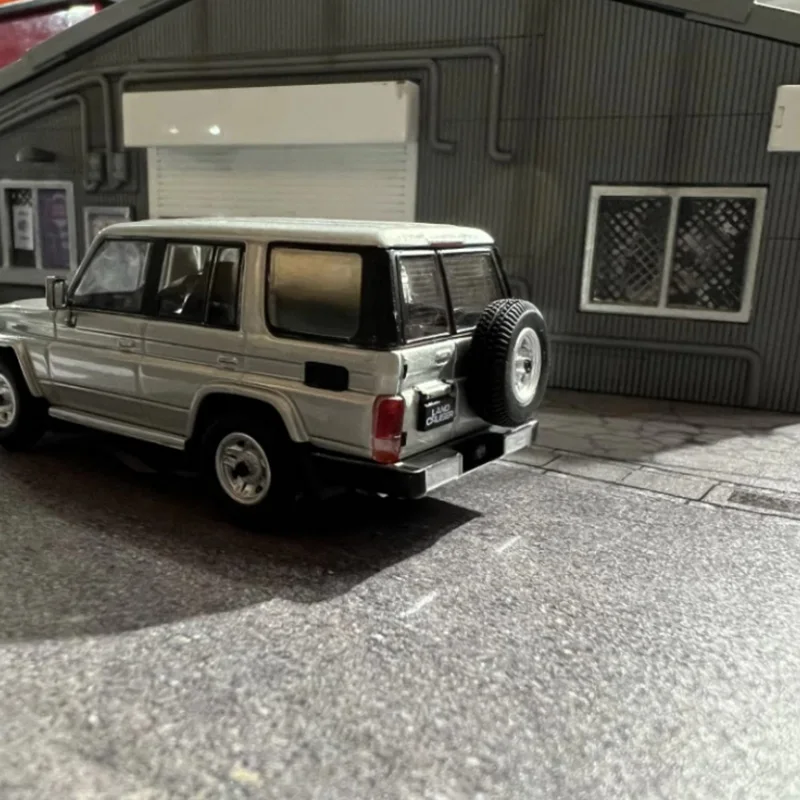 Hobby Japan 1:64 Scale Land Cruiser J70 LC70 ZX Alloy Simulation