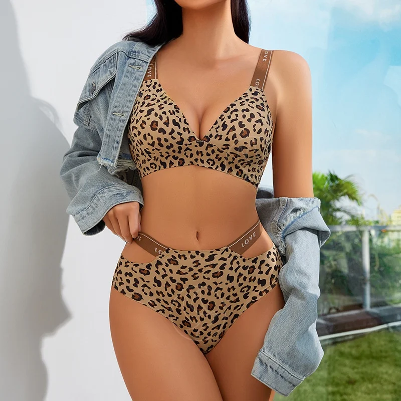 

Sexy Leopard Print Bra Set Large Size Ice Silk Ladies Underwear with Letter Straps Steel Ring Comfortable Cotton Wireless