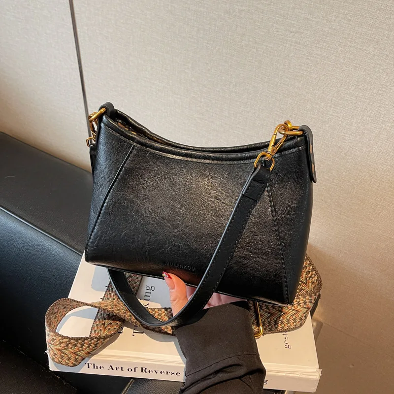 

2025 Spring Summer New! Women's Simple Style Niche Shell Bag | Versatile High-Texture Wide-Strap Crossbody Handbag