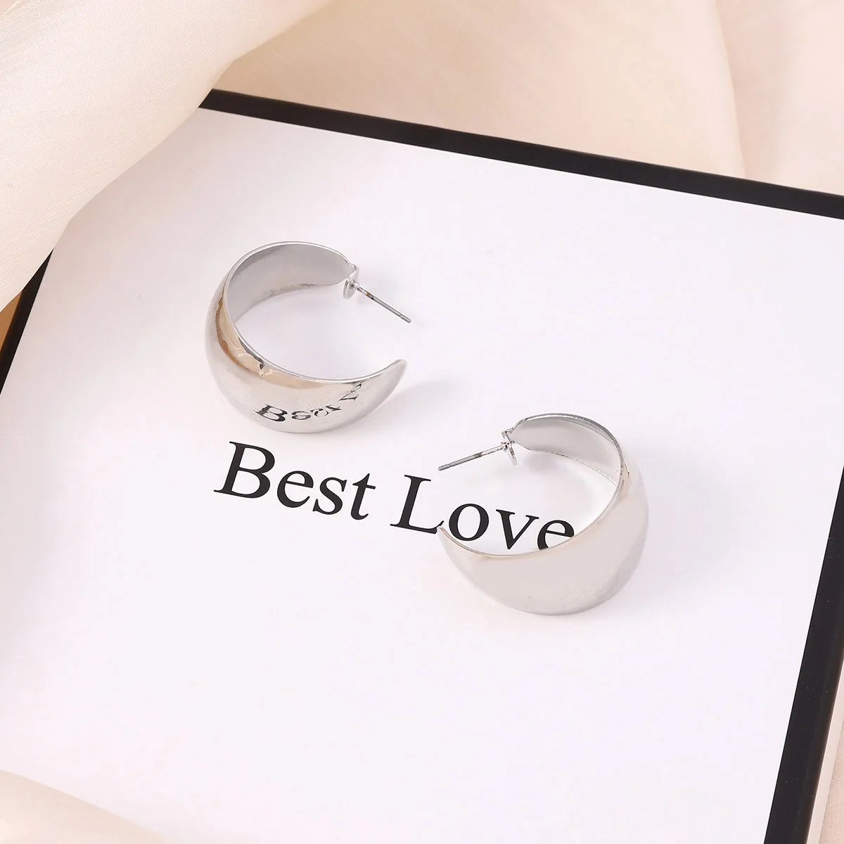 Glossy wide edge exaggerated fashion ins style metal texture stud earrings, simple and versatile temperament trendy style