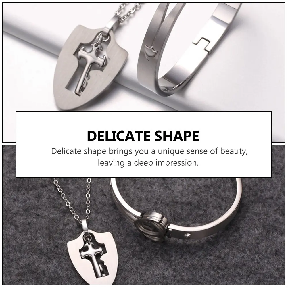 

Набор из 1 предмета: Изысканный браслет-замок из титановой стали с парным колье. Нежные, легкие, элегантные украшения для женщин на вечеринку.