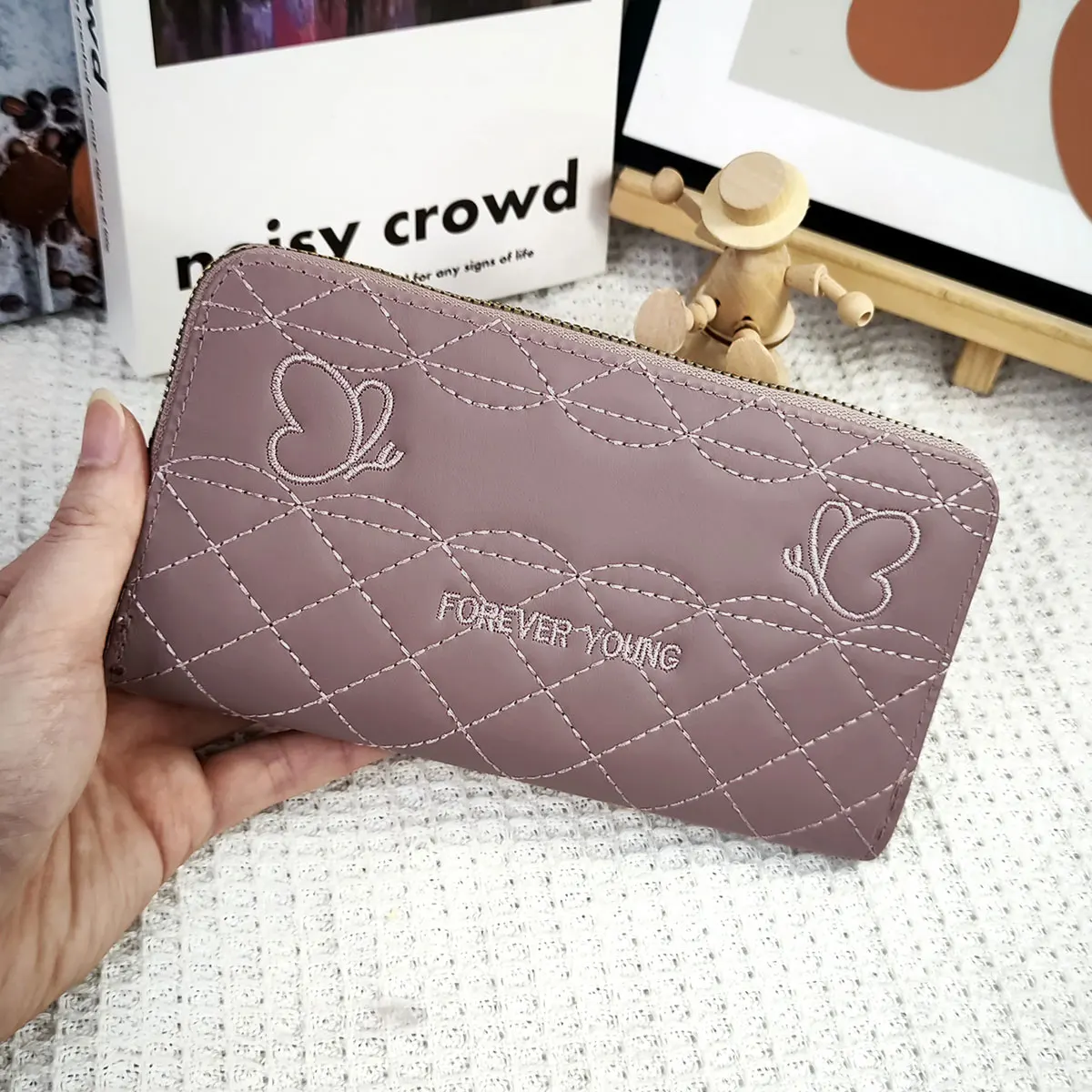 

Women's wallet long solid color butterfly embroidery women's long zipper versatile wallet large capacity mobile wallet