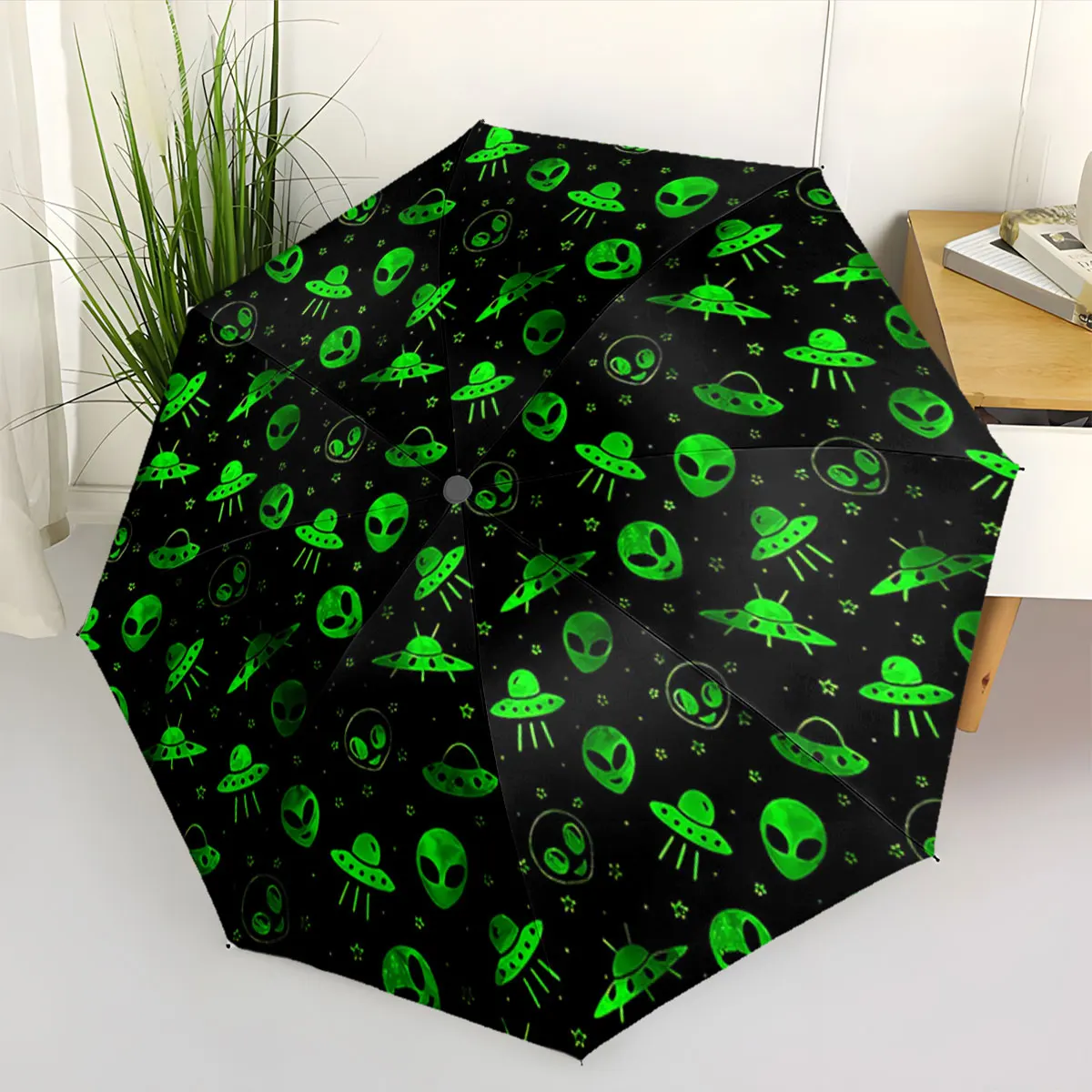 Green Alien and UFO Pattern Black Background Umbrella portable waterproof sun rain umbrella for outdoor travel beach