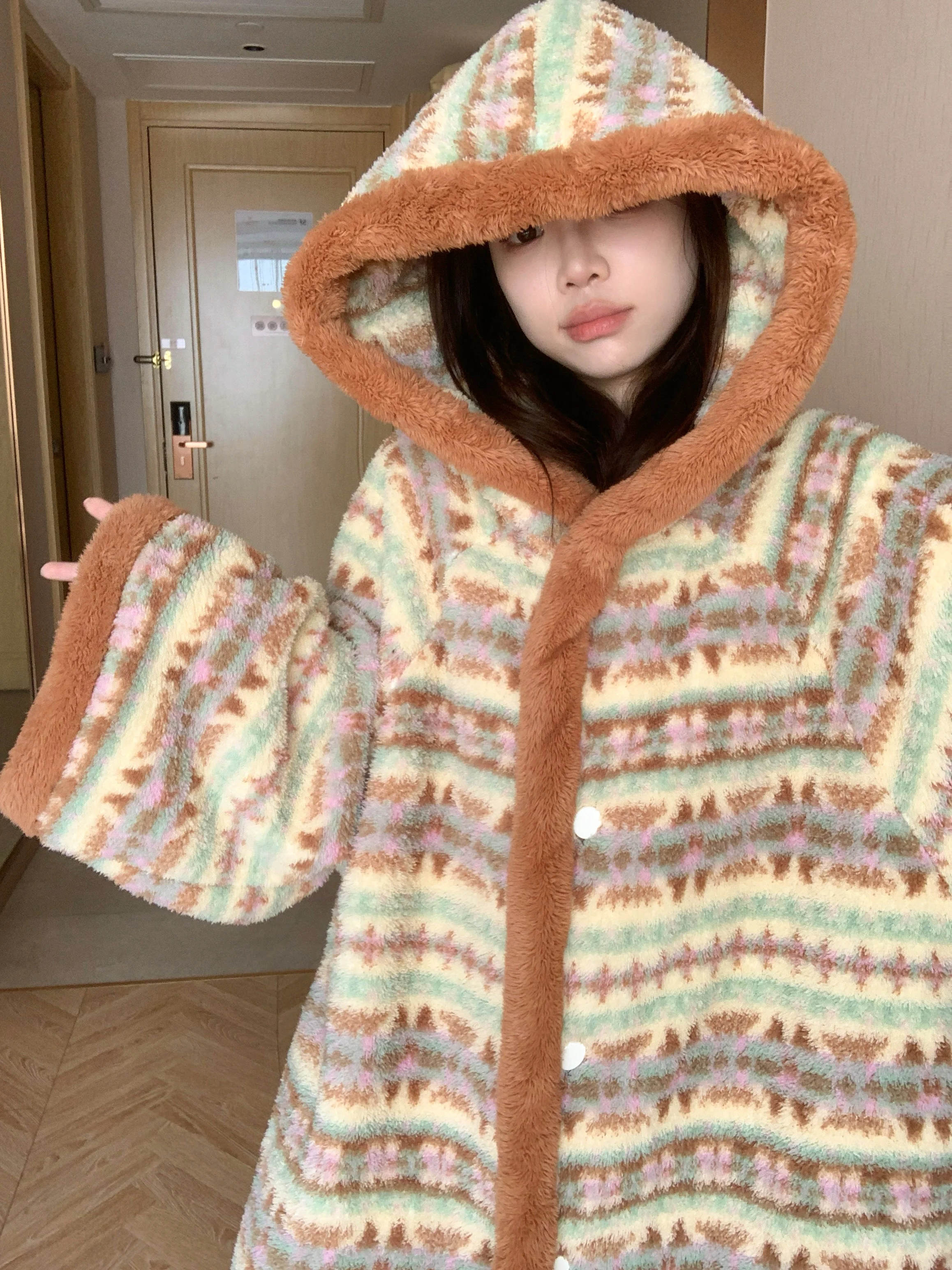 thickened-fleece-coral-velvet-winter-hooded-robe-women's-retro-style-home-clothes-autumn-winter-mid-length-sleepwear