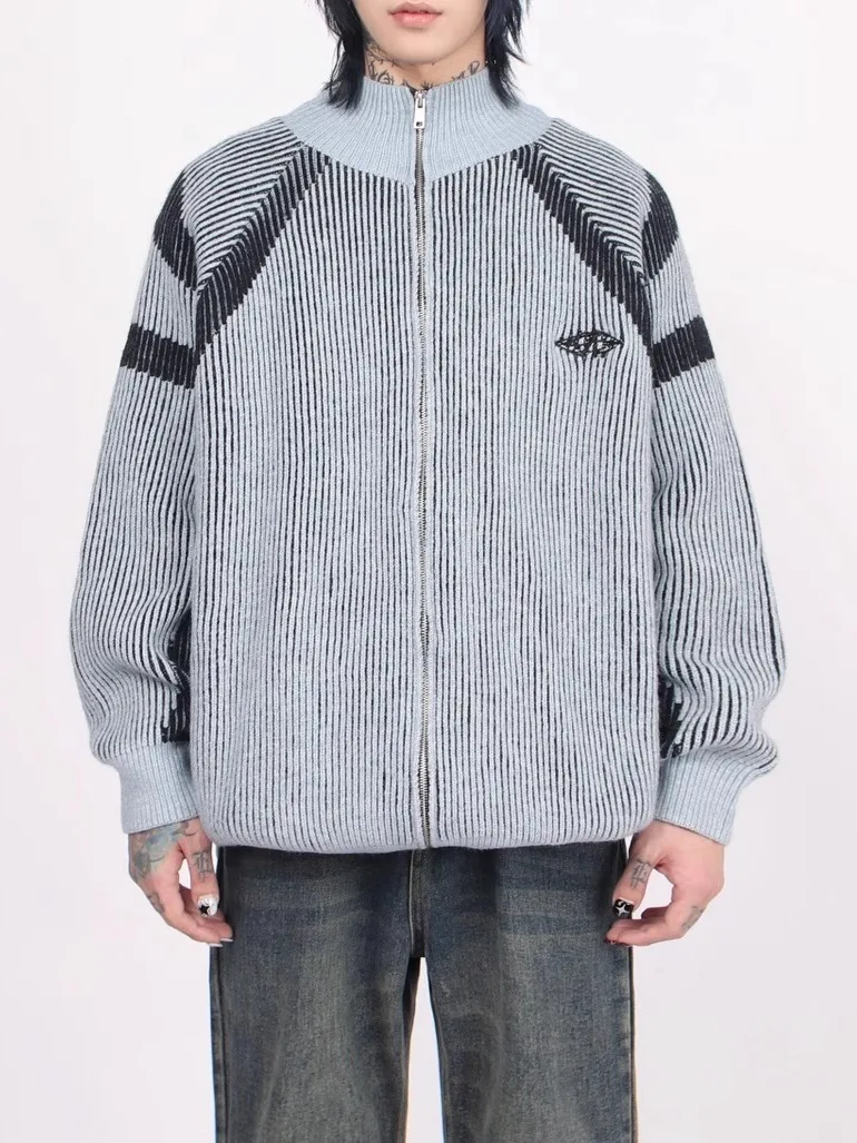 

Мужской вязаный свитер в американском стиле High Street с цветными полосками и воротником-стойкой, осенне-зимний дизайн, парный кардиган-пальто без застежек