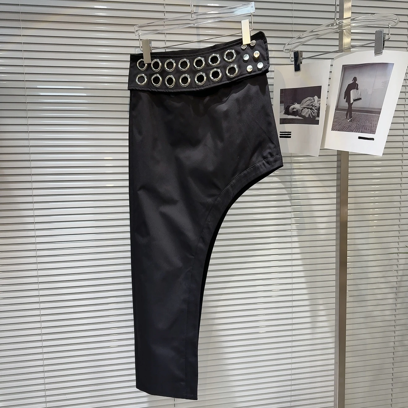 ربيع 2026 العصرية حلقة معدنية oulder وسادة سترة علوية غير متناظرة تنورة طويلة مجموعة المرأة Faion عادية Sle ألياف البوليستر