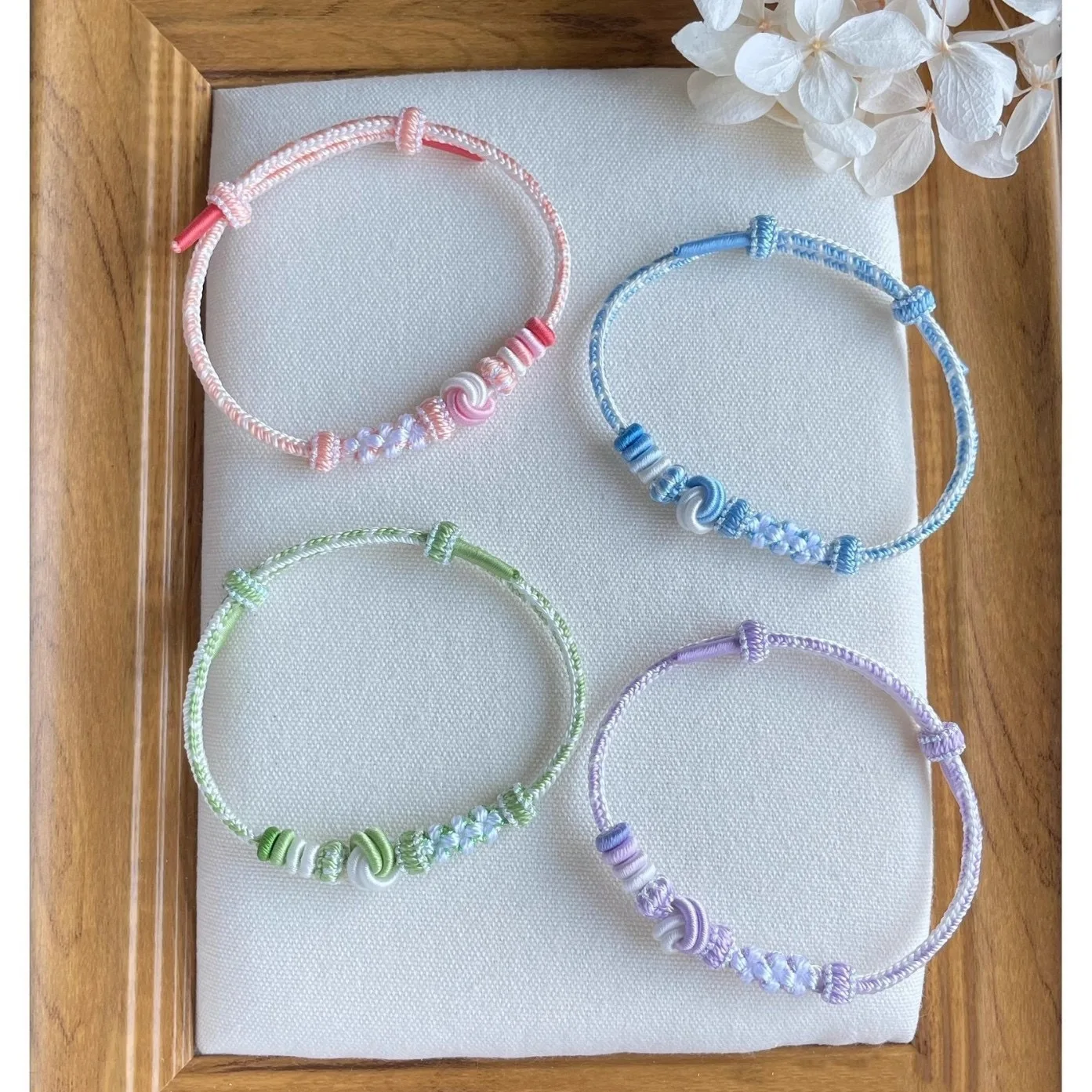 

Hand Woven China Chic Peach Blossom Dimple Knot Bracelet Eight Strand Braided Diy Wearable Gold And Silver Jewelry Brand Holida