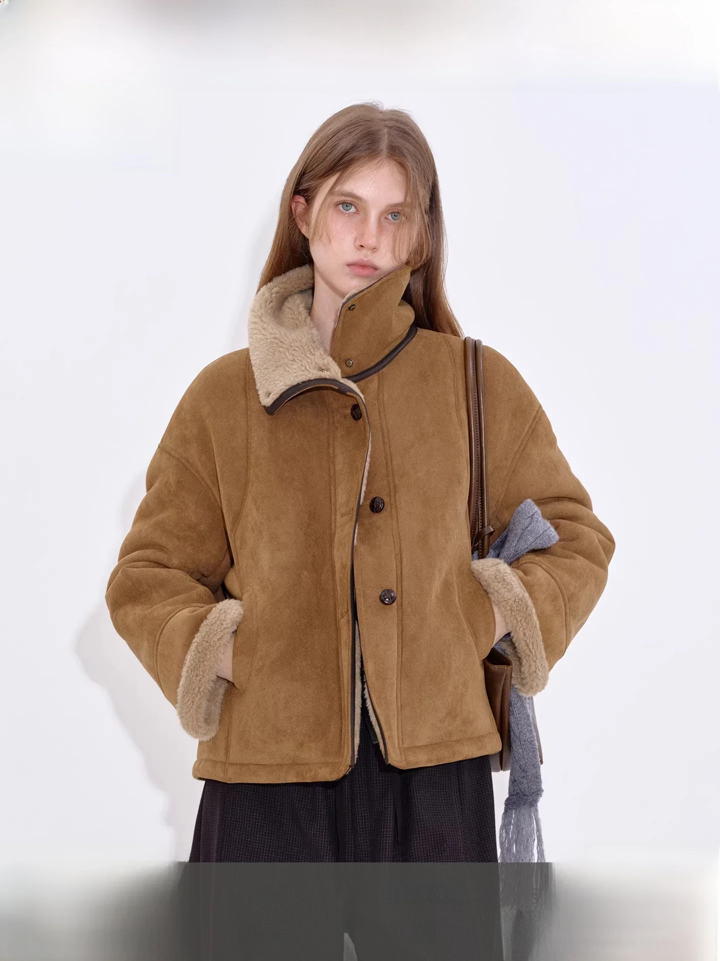 

Fano Casual Versatile Splicing Leather Fur Integrated Color Block Coat Women's Winter Short Loose Fit Warmth Daily Wear