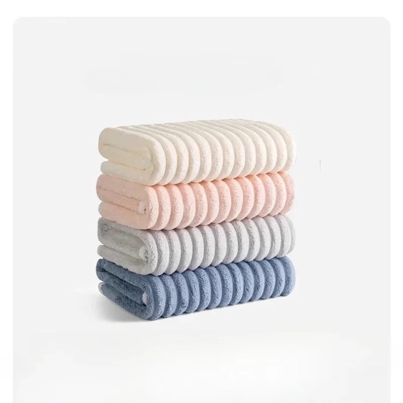 Bath Towels for Men and Women Are Made of Pure Cotton That Absorbs Water and Dries Quickly Without Shedding Hair